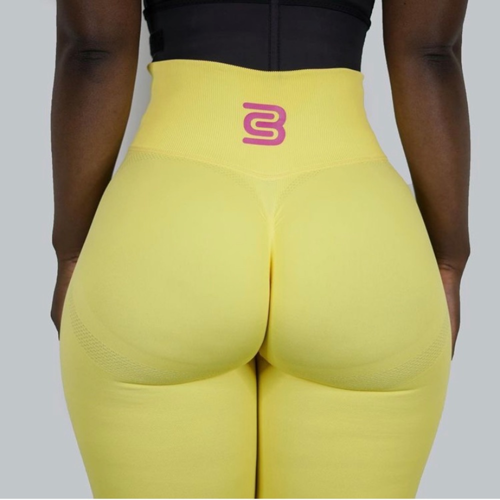 🍑🍋CakeBody leggings in Lemonade🍋🍑 Scrunchbutt